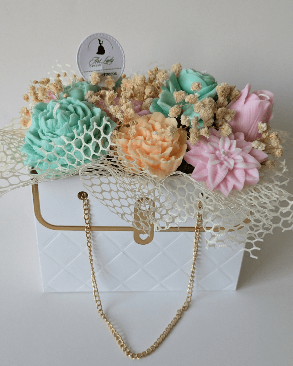 BOUQUET BOLSO BLANCO - FLORES VERDES,ROSAS Y NARANJAS