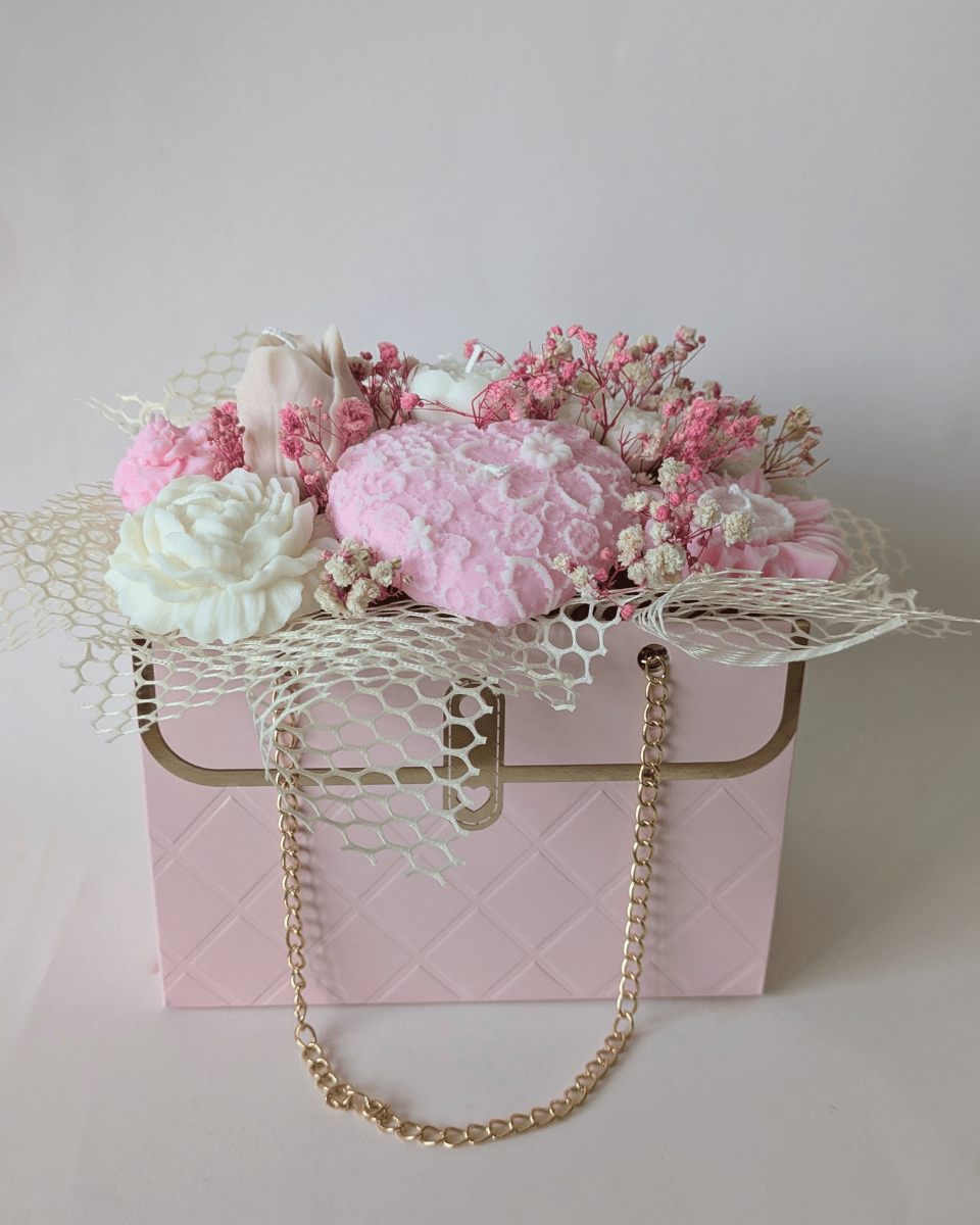 BOUQUET BOLSO ROSA - FLORES BLANCAS,BEIGE Y ROSA