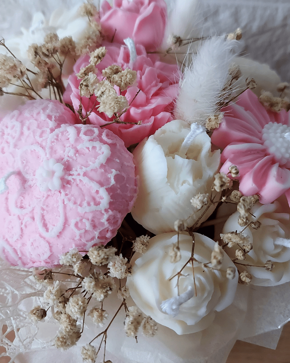 Bouquet Caja Rosa- Flores blancas y rosas