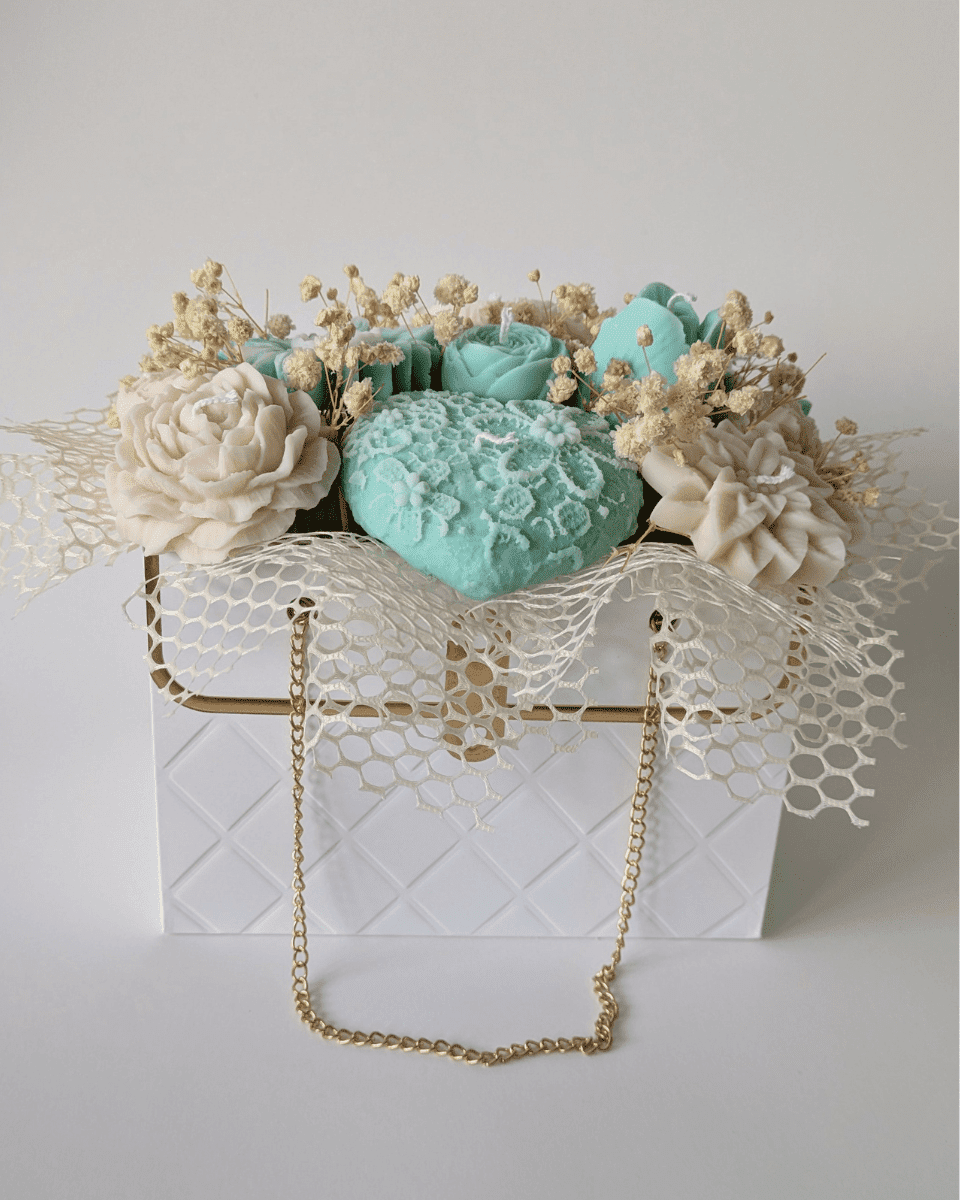 BOUQUETS BOLSO BLANCA- FLORES BEIGE Y MENTA