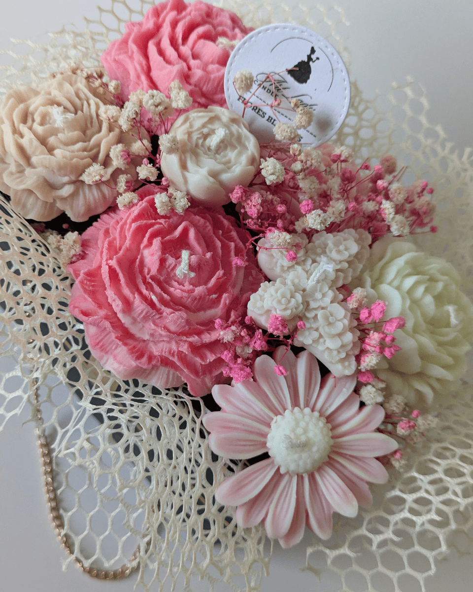 BOUQUET BOLSO NEGRO - FLORES BEIGE Y GROSELLA