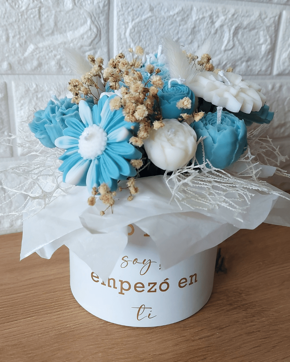 Bouquets Caja Blanca- Flores azules y blancas