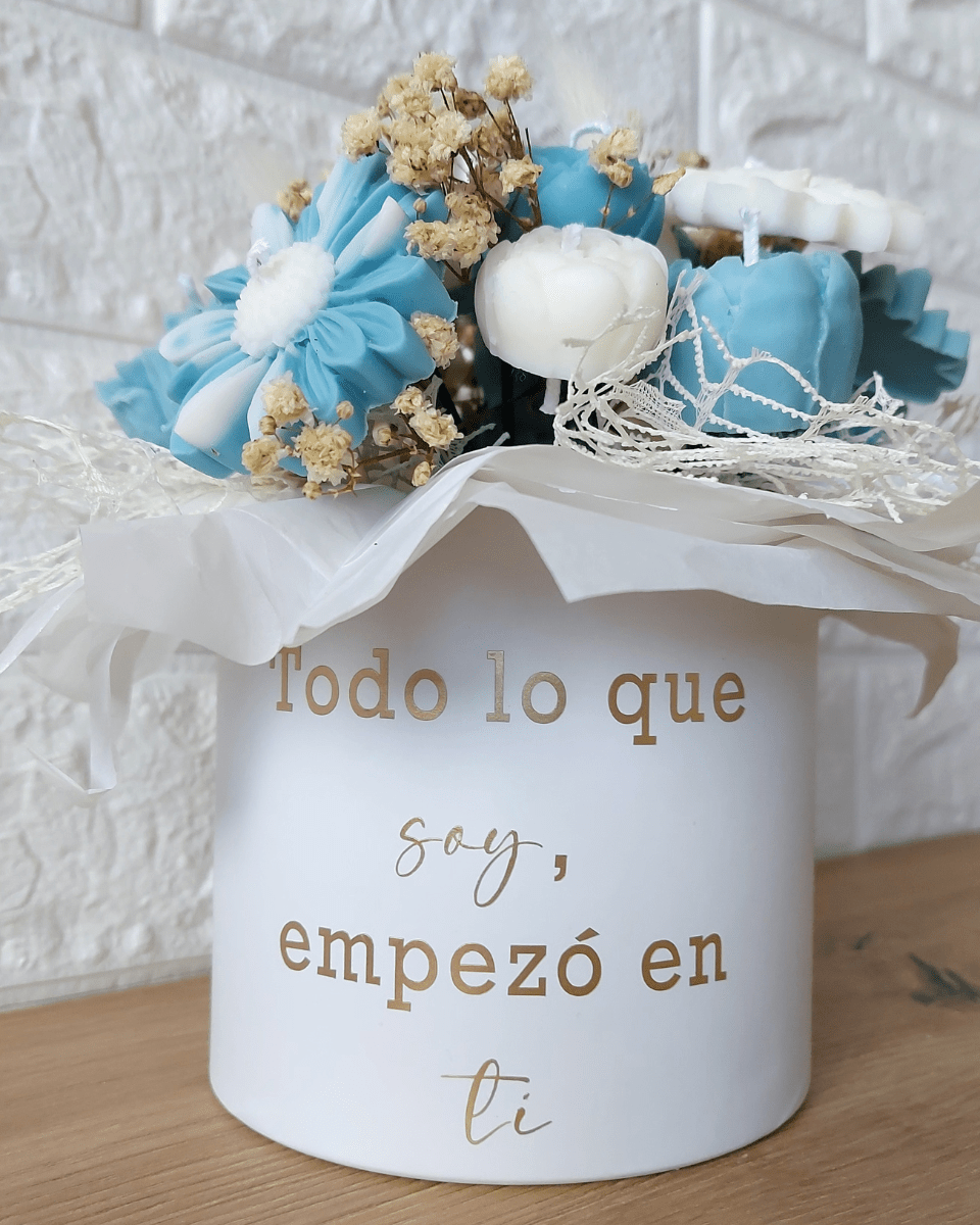 Bouquets Caja Blanca- Flores azules y blancas