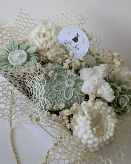 BOUQUET BOLSO BLANCO - FLORES BLANCAS Y VERDE