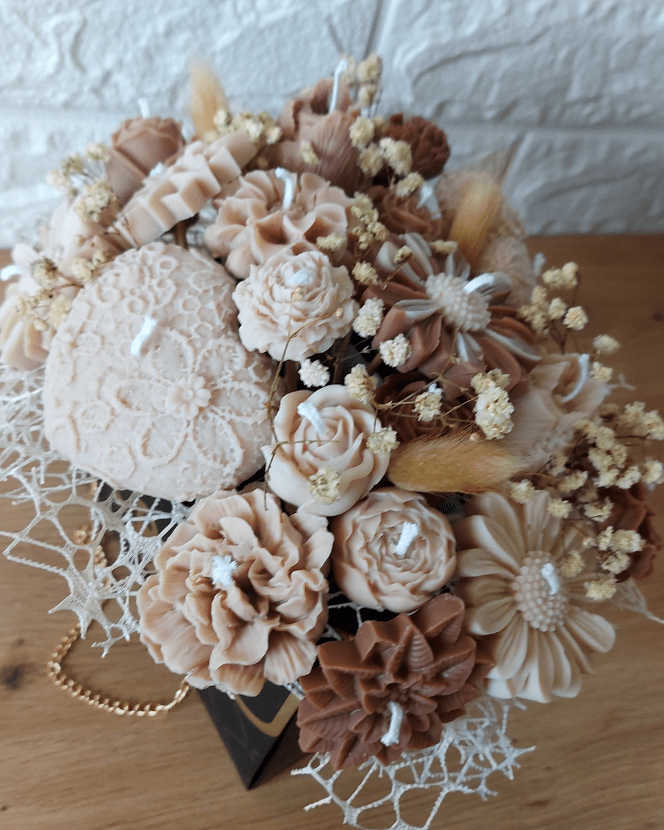BOUQUET BOLSO NEGRO-FLORES MARRONES