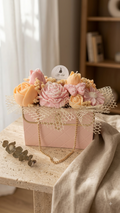 BOUQUET BOLSO ROSA - FLORES ROSAS Y NARANJAS