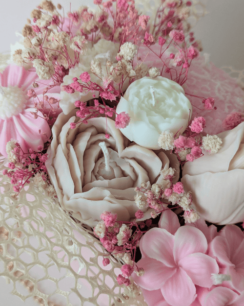BOUQUET BOLSO ROSA - FLORES BLANCAS,BEIGE Y ROSA