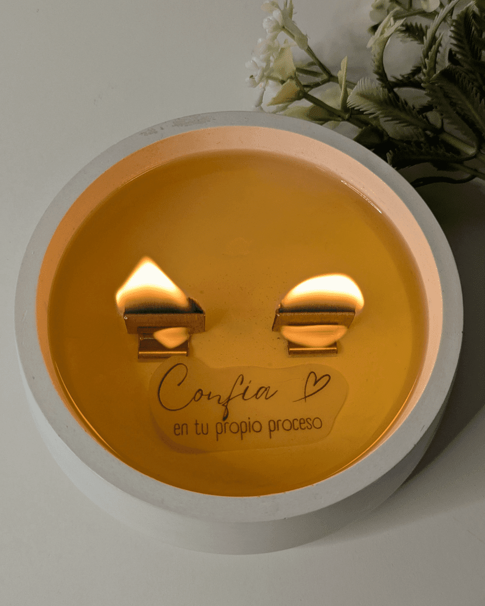 Vela aromática con mensaje oculto – “Confía en tu propio proceso”