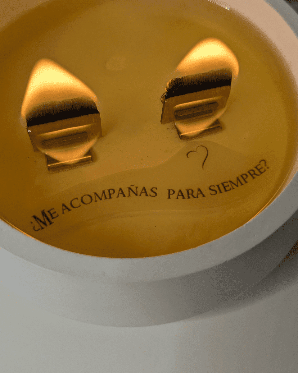 Vela aromática con mensaje oculto – “¿Me acompañas para siempre?”